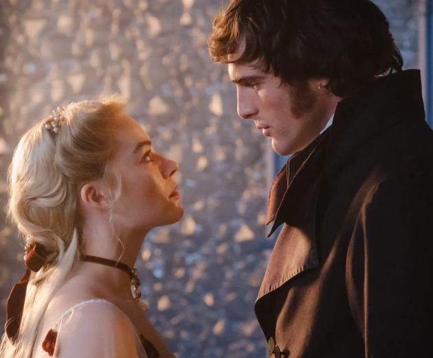 Le "Cime Tempestose" di Margot Robbie: una telenovela che rende in salsa erotico-pulp il celebre romanzo romantico