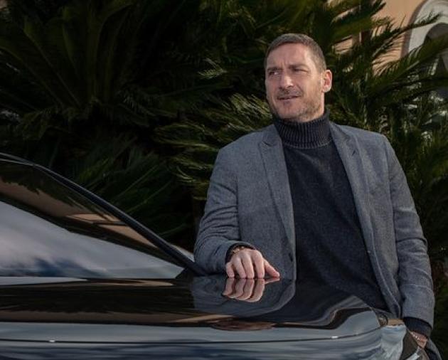 Totti, scommesse e gioco d'azzardo: invia migliaia di euro a casinò internazionali, ma viene indagato dall'Antireciclaggio