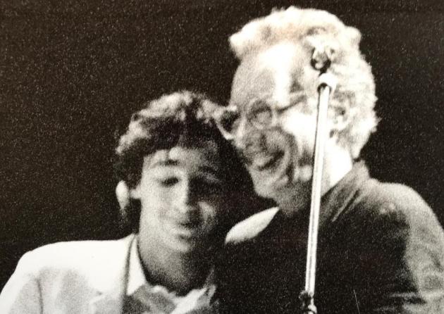 Enzo Jannacci, ritrovate 2 canzoni inedite del 1967, donate al giornale “Scarp de Tenis” di Milano