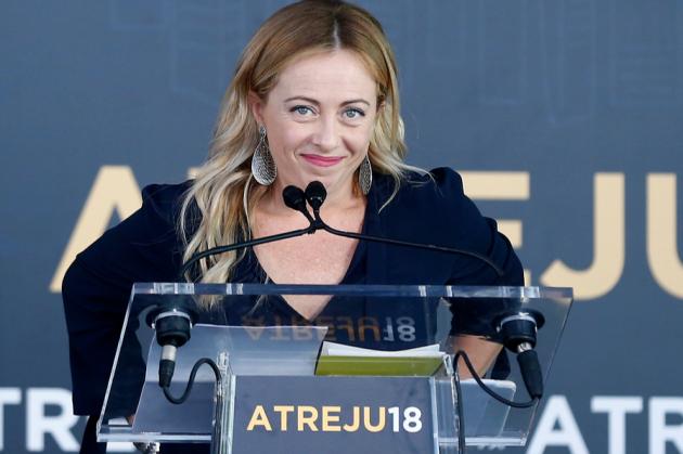Quirinale, Meloni scopre le carte: "Basta pantano parlamentare, passiamo a una Repubblica presidenziale. Subito un patriota al Colle"