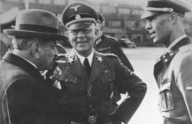 Ursula von der Leyen, il bisnonno nazista delle SS e fido di Adolf Hitler Karl Albrecht: la notizia che gira in rete ma si tratta di un'omonimia