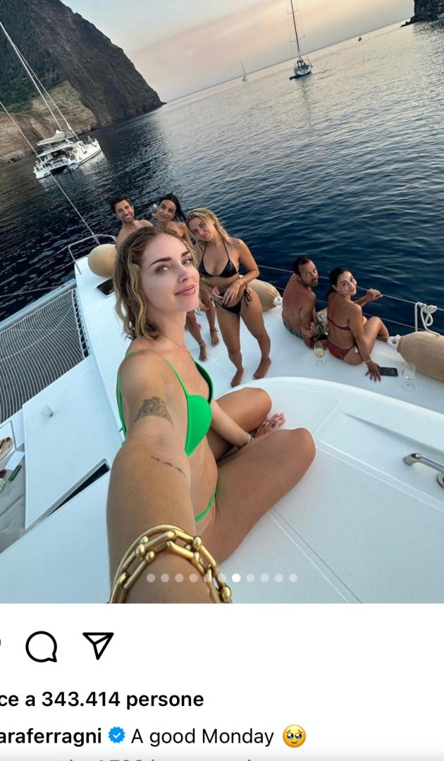 Chiara Ferragni, post social sul mega yacht a Salina: "A good Monday", bufera social: "L'isola brucia e lei si fa i selfie senza dire nulla, vergognati"