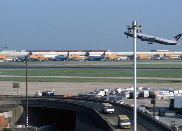 Londra, intercettato uranio impoverito su aereo di linea. Paura per fabbricazione di "bombe spoche"