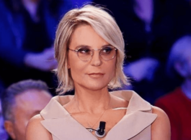 C'è Posta per Te non va in onda sabato 6 marzo: ecco perchè e cosa vedere su Canale 5