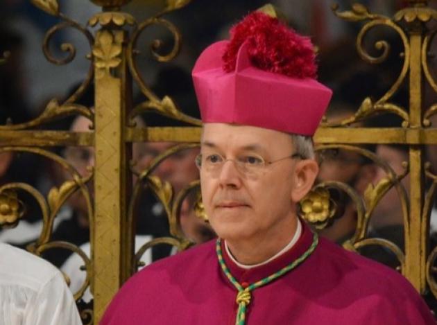 Vaccino Covid, Athanasius Schneider e Carlo Maria Viganò: il Grande Risveglio contro il male del mondo