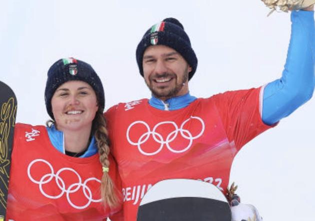 Olimpiadi invernali Pechino 2022, storico argento per Moioli-Visintin nel doppio misto: è l'undicesima medaglia azzurra