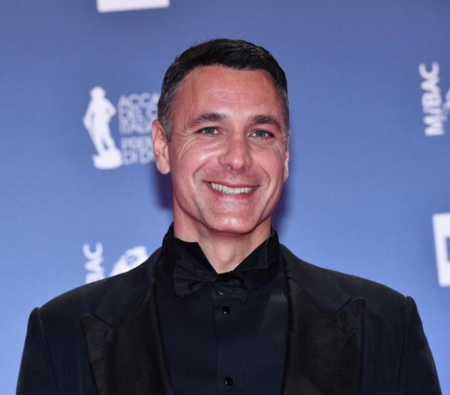 Le Iene Show anticipazioni 23 marzo, scherzo a Raul Bova: è diventato nonno..