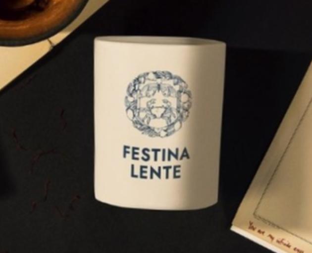 Natale è passato.  Consumista e affarista. Per ritrovare quella Luce dentro di noi, adesso accendiamo una candela per il 2023