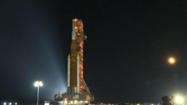Artemis I, la Nasa annulla il lancio sulla Luna previsto per oggi: “Problemi a un motore”