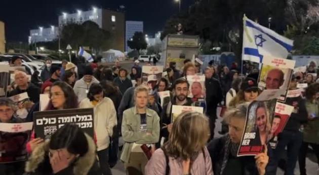 Tutti gli ostaggi, israeliani e palestinesi, devono essere liberati, è la cosa più urgente da fare, oltre a porre fine al genocidio a Gaza