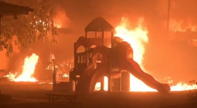 Incendi a Los Angeles, Biden annulla viaggio in Italia, bilancio provvisorio di 5 morti, le autorità: “Minaccia immediata alla vita”