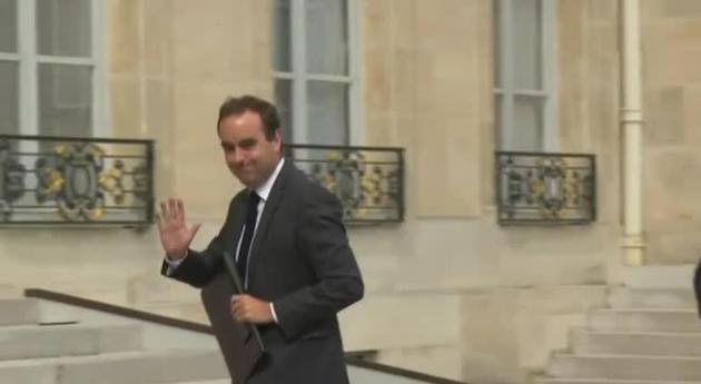 Francia, Macron tiene duro e convince il dimissionario Lecornu a condurre "ultimi negoziati fino a mercoledì 8 per la stabilità del Paese"