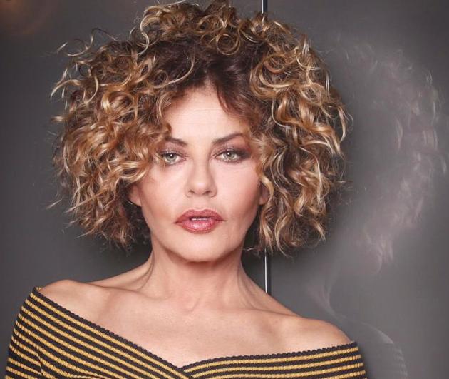 Chi è Eva Grimaldi, nuova concorrente Gf Vip:  età, Instagram, ex marito, e il matrimonio con Imma Battaglia