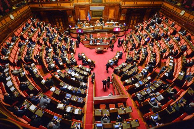 Salario minimo, testo va in Aula, dietrofront di Meloni: "Aperta al confronto", Pd: "Era ora". L'influenza dei sondaggi - Retroscena