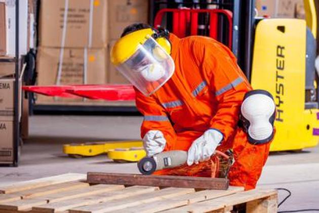 Riaperture e recovery, l'Italia sorride: volano servizi e Pmi, su l'occupazione