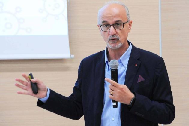 Covid Italia, Lopalco: "Terza ondata finisce in estate"
