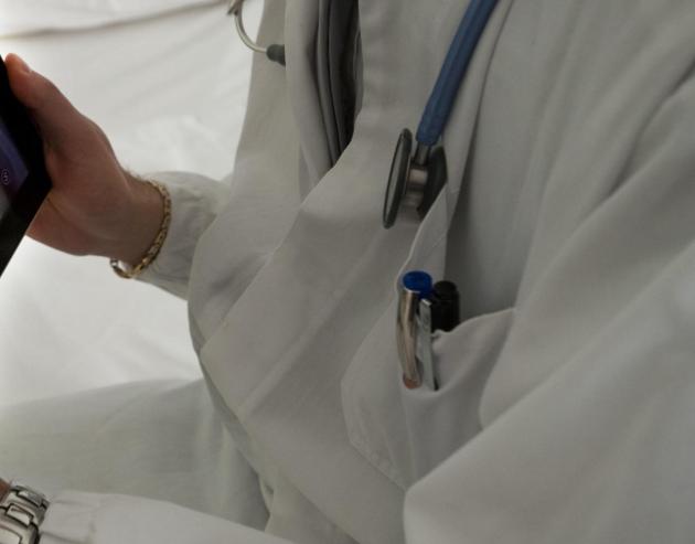 Vaccino Covid sanitari, arriva la batosta  del ministero: "Sospesi tutti i non vaccinati"