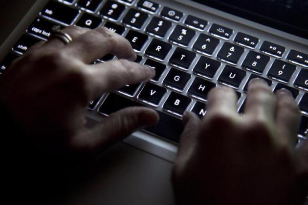 Paga sicario su dark web per sfregiare la ex, arrestato