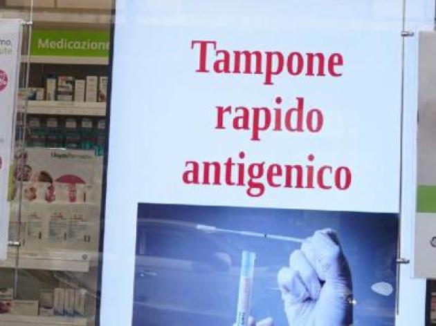 Covid: farmacie, 'caos tamponi atteso, ovvie difficoltà, via è vaccino'