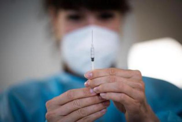 Covid: se lo scienziato ci mette la faccia i sì al vaccino crescono, studio
