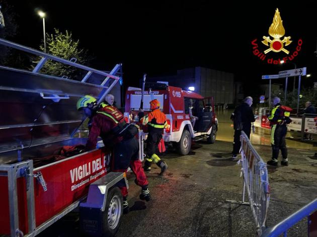 Alluvione Marche, i sopravvissuti: "Ho visto mio marito e mio figlio annegare nel garage"