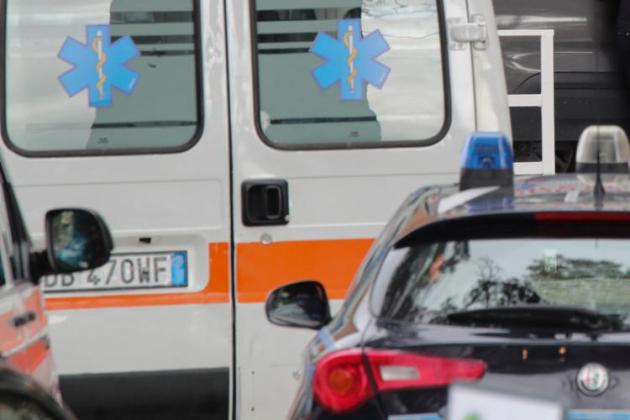 Incidente a Sanremo, 17enne morto travolto da tir, grave la sorella 15enne. Autista arrestato per omicidio stradale