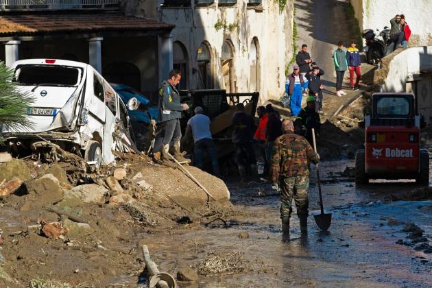 Frana Ischia, incubo maltempo: corsa contro il tempo per trovare i dispersi