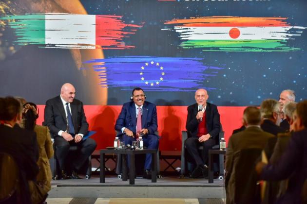 Migranti, Minniti: 'Niger paese chiave per governo flussi e sicurezza Mediterraneo'