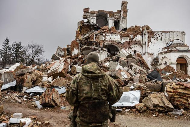 Facciamo la guerra allo scopo di evitarla nel nome della pace, Europa cagnetta di Usa e Nato si arma minacciando la Russia e prolungando il conflitto in Ucraina