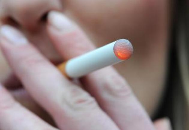 Fumo, "Con e-cig nessun rischio cardiovascolare aggiuntivo"