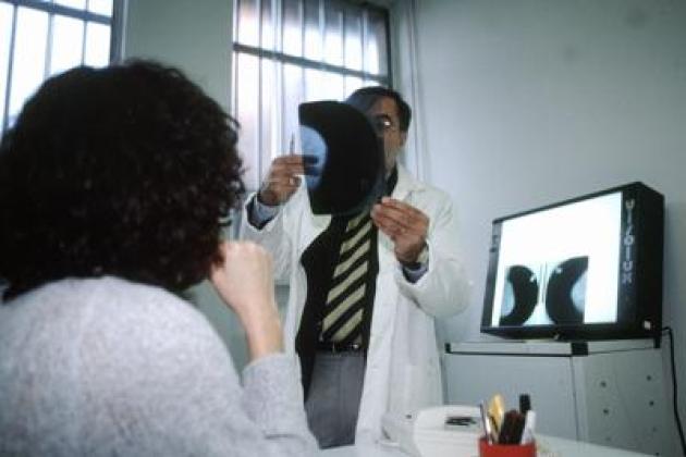 Tumori, 25% si opera in centri che fanno pochi interventi, online 'Dove mi curo?'