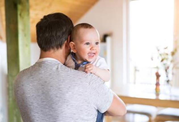 Auguri per la Festa del papà: le frasi più divertenti, belle, celebri e famose da dedicare anche a chi non c'è più
