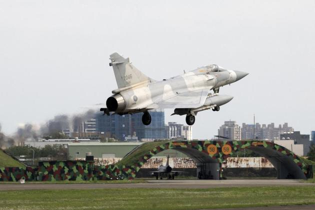 Corea del Sud, 8 caccia russi e cinesi pattugliano i cieli della zona di identificazione. Seoul alza i suoi jet a difesa del proprio spazio aereo