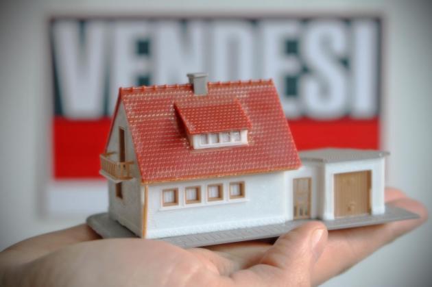 Urbanistica Milano, il rito ambrosiano: così fan tutti, dal dopo-guerra al dopo-Covid; l'abuso edilizio diventato normalità