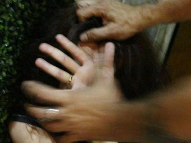 Torino, pugni e calci a un bimbo di 6 anni e costretto a mentire in ospedale dal patrigno: “Dì che sei caduto dalle scale”; Condannato a 10 anni 