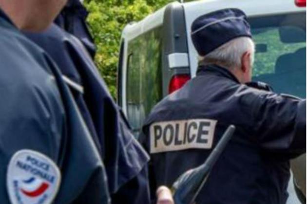 Francia, 16enne turco morto dopo scontro con auto polizia, inseguito mentre impennava in moto, timore nuovo "caso Nahel"