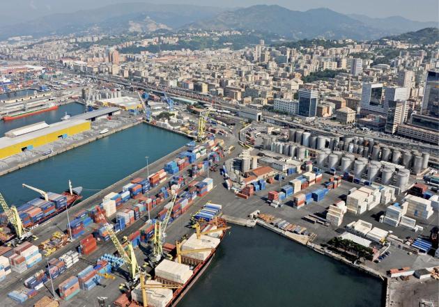 Genova, camalli bloccano armi per Israele, fermati 3 container, Calp: "Grande vittoria, non vogliamo essere complici di guerre e massacri"