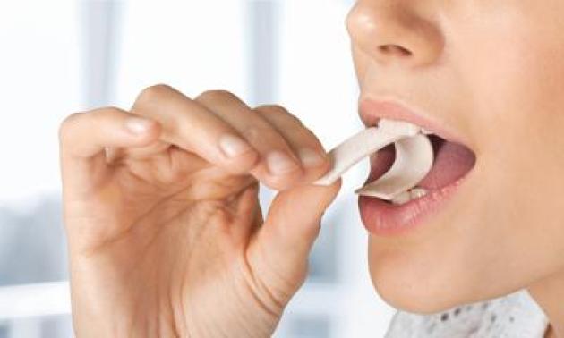 Oggi è la Giornata del chewing gum, icona pop sotto la lente della scienza