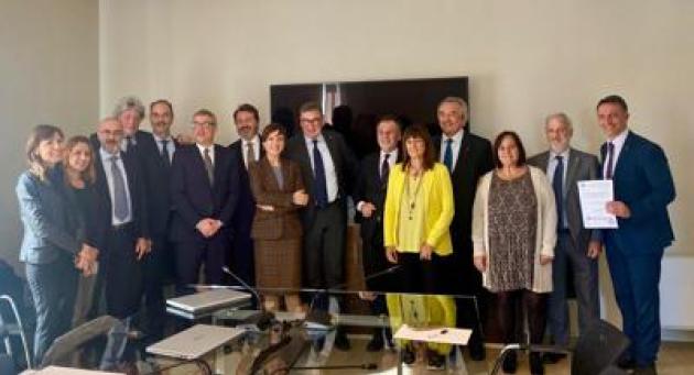 Contratti, Confcommercio e Manageritalia rinnovano Ccnl dirigenti terziario