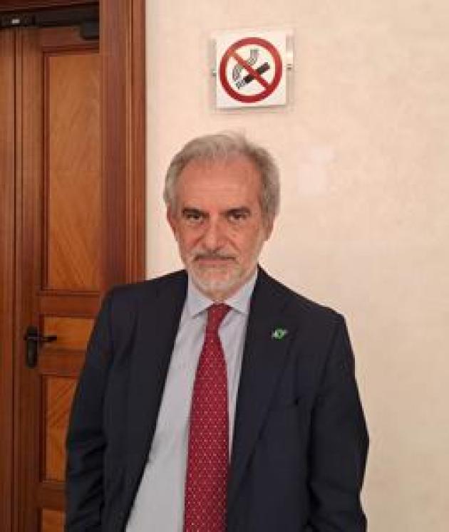 Fumo: Perrone (Aiom), 'in Italia causa 93mila morti l'anno, strage che costa a Ssn 25 mld'
