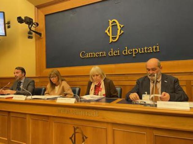 Sanità, neurologo Gasperini: "Intergruppo sclerosi multipla per dare risposte ai pazienti"