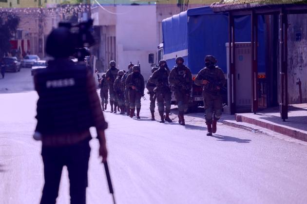 Cisgiordania, giornalisti bloccati ed espulsi da Israele per "evitare che testimonino raid", Onu: "Reporter perquisiti, arrestati e picchiati"