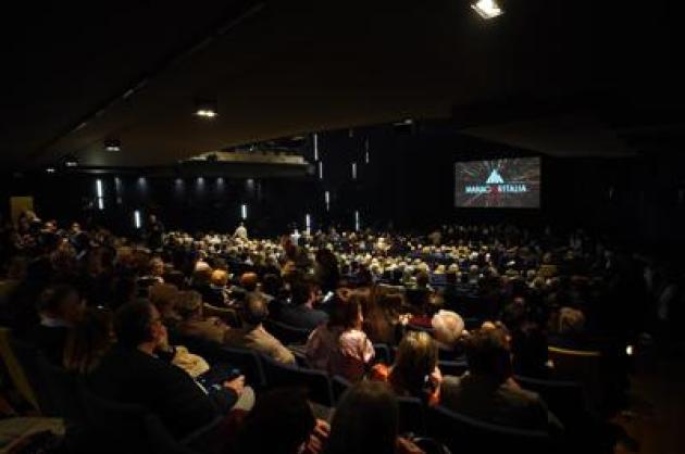 Solidariet&agrave; e spettacolo, 1.500 manager a teatro a sostegno associazioni Milano