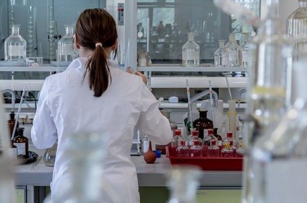 Covid, Congresso Usa: "Virus prodotto artificialmente da un laboratorio a Wuhan in Cina, ha un genoma non presente in natura"