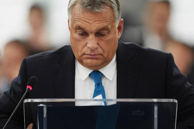 Guerra in Ucraina, Orban è un Salvini che ce l'ha fatta: stop alle armi anti Russia. Ue già divisa