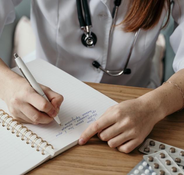 Ricette mediche online, retromarcia del governo: proroga di un anno alla prescrizione via email e sms