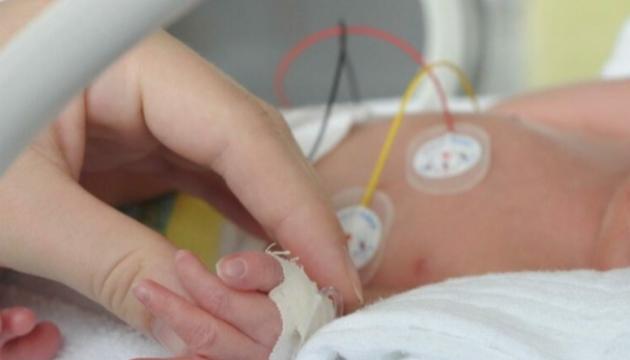 Gran Bretagna, aumento miocarditi gravi nei neonati. L'alert all'Oms: "Tra giugno 2022 e marzo 2023, colpiti 15 bimbi con 2 decessi"