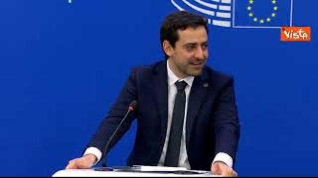Francia, il numero uno del partito di Macron, Séjourné, attacca la Meloni sul tema migranti: "Ingiusta ed inefficace"