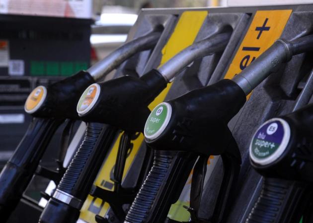 Taglio sul prezzo del carburante prorogato: ecco fino a quando e quanto risparmiare