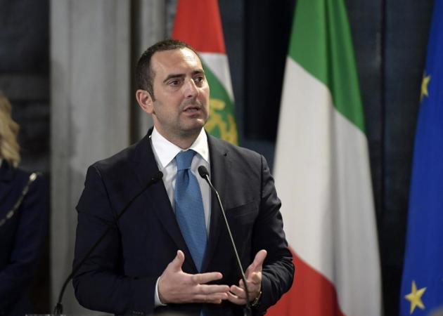 Spadafora: 'Stadi senza pubblico per questa stagione'. E sul governo: 'Unica via è il voto'